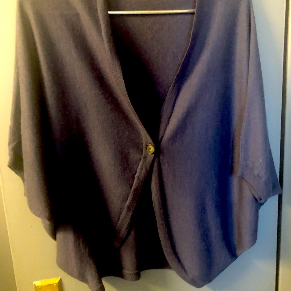 Theory cashmere cocoon cropped sweater in misty grayed grape color